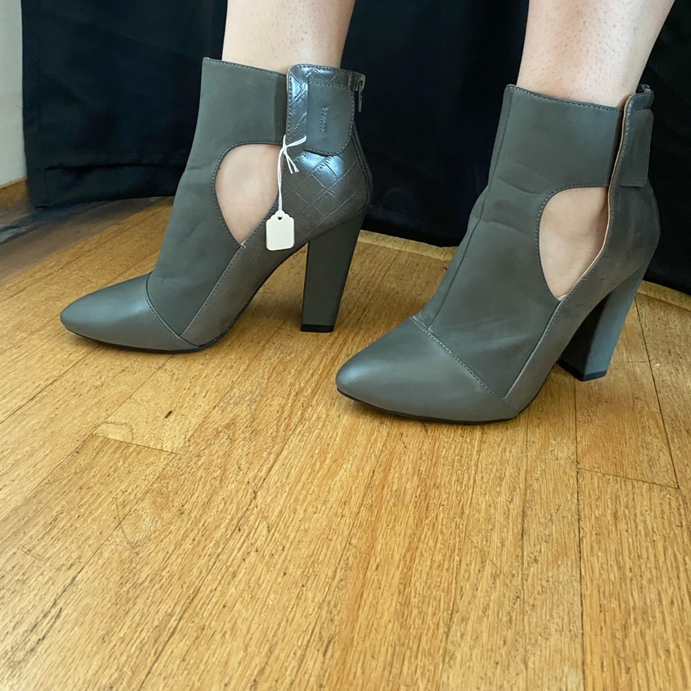 Izabella Rue heels short grey boot